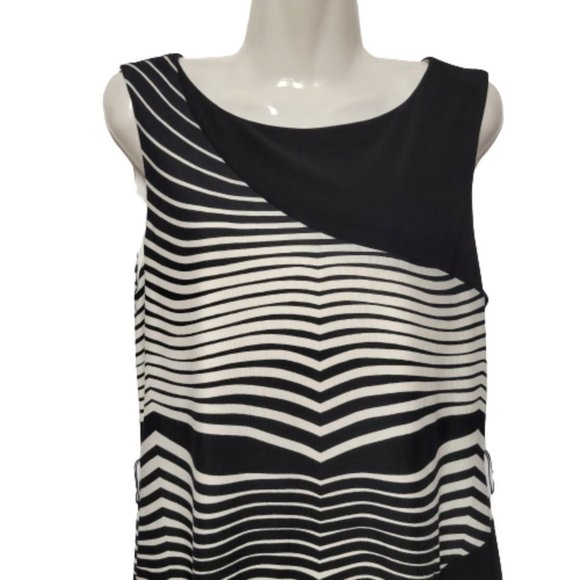 Sleeveless Black and White Abstract Print Top Size 8 - Picture 6 of 11